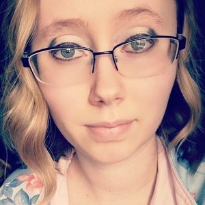 Meet your Posher, Courtney